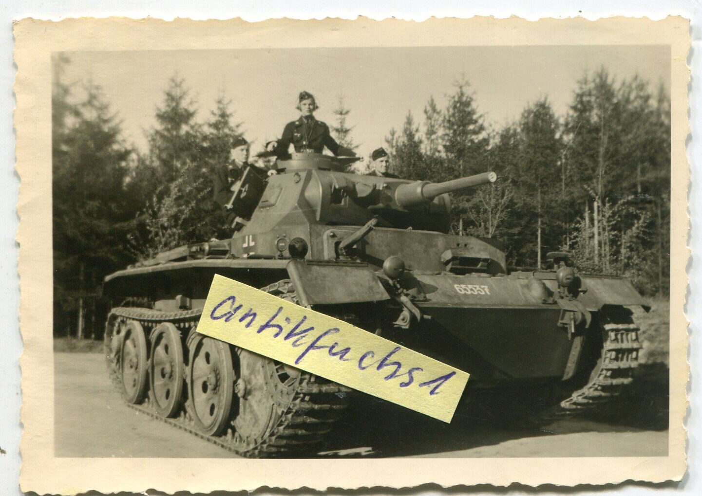 Pz.Kpfw. III Ausf.G 5cm (Fgst.Nr.65537) {001}{a}.jpg